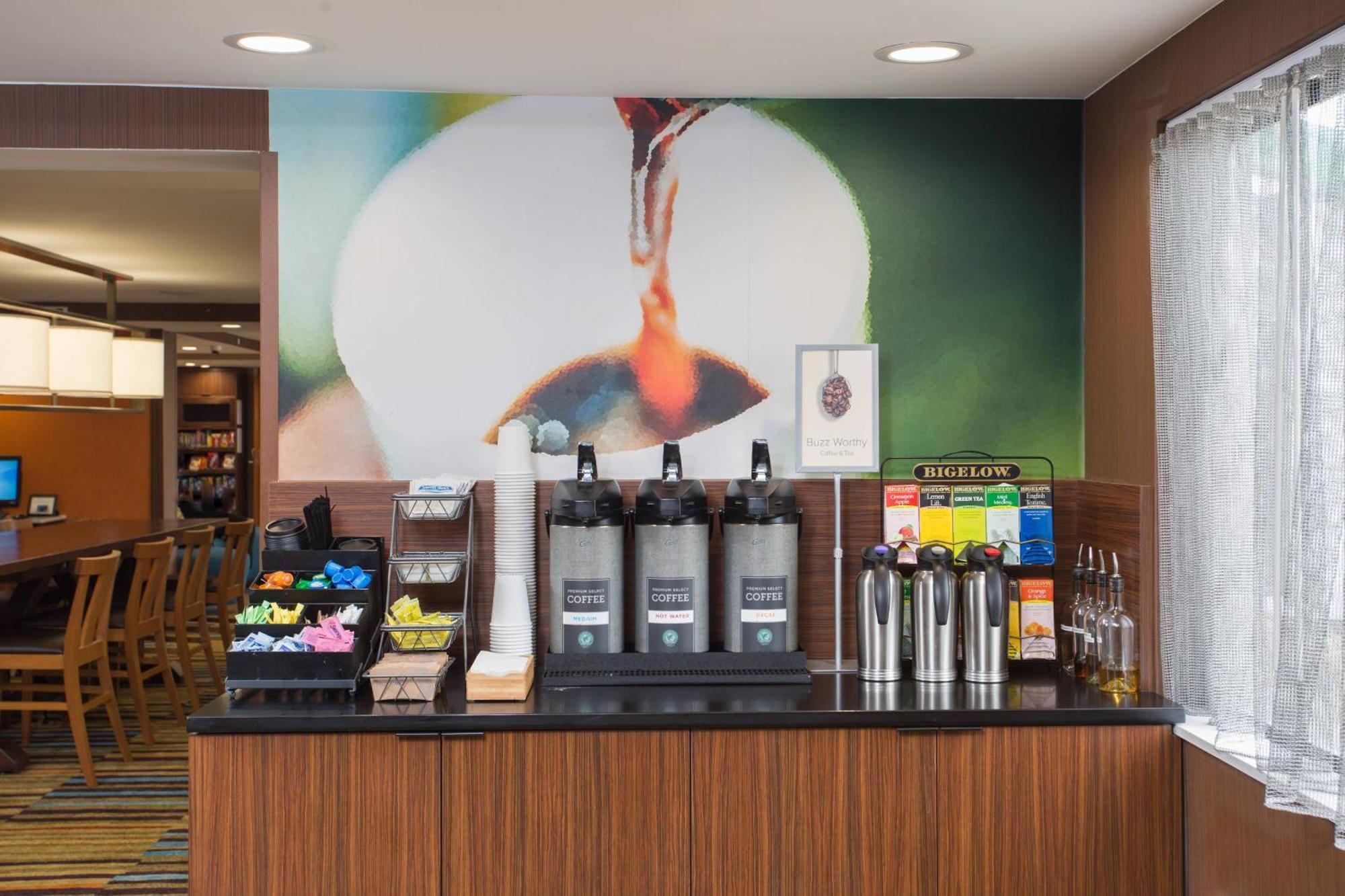 Fairfield Inn Manchester - Boston Regional Airport Exterior photo