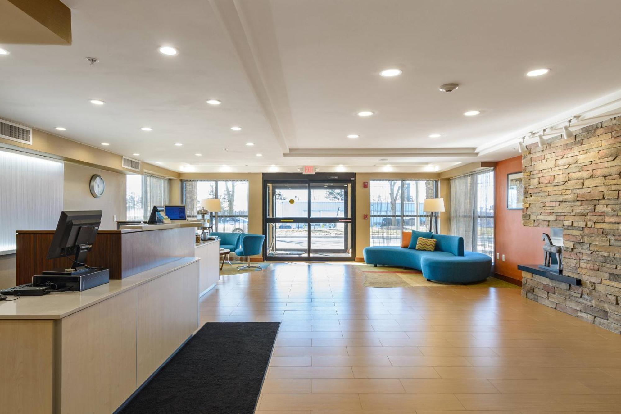 Fairfield Inn Manchester - Boston Regional Airport Exterior photo